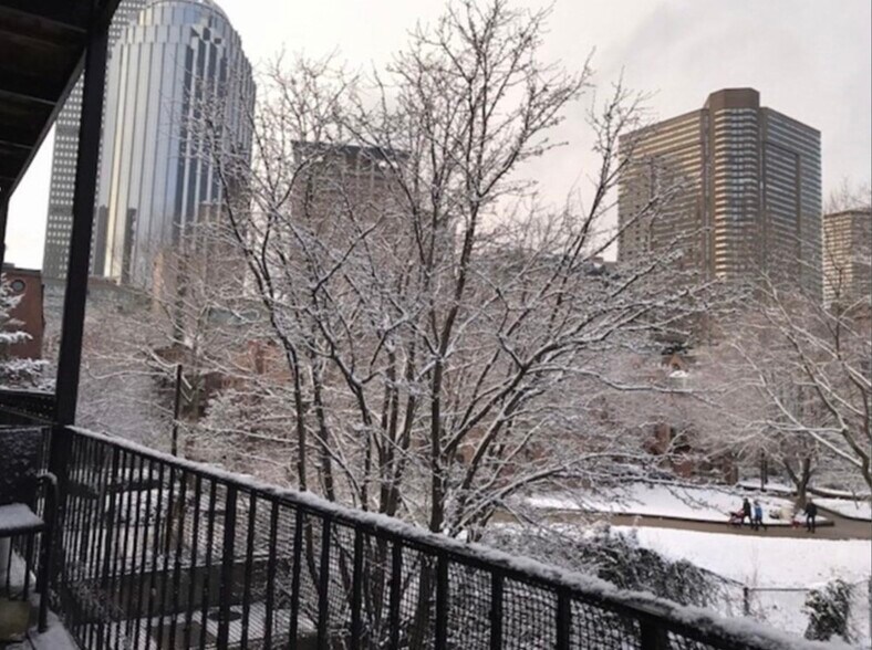 Building Photo - 219 W Newton St