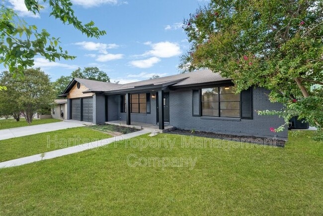 Building Photo - 4407 Bikini Dr
