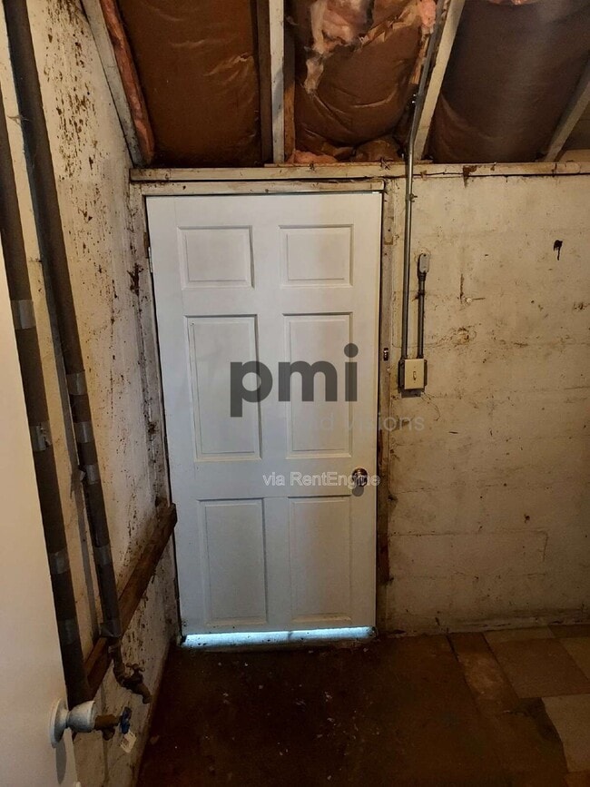 Building Photo - 328 E Kellar Ln