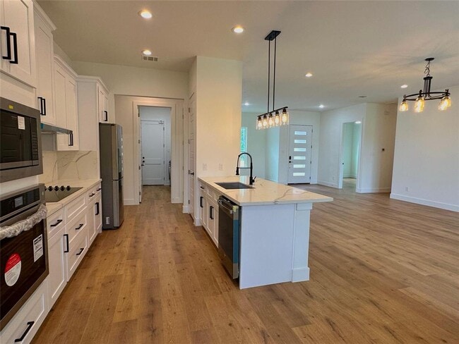Building Photo - 5206 Country Club Dr