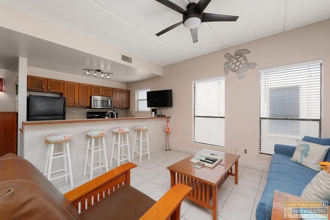 Building Photo - 125 E Retama St