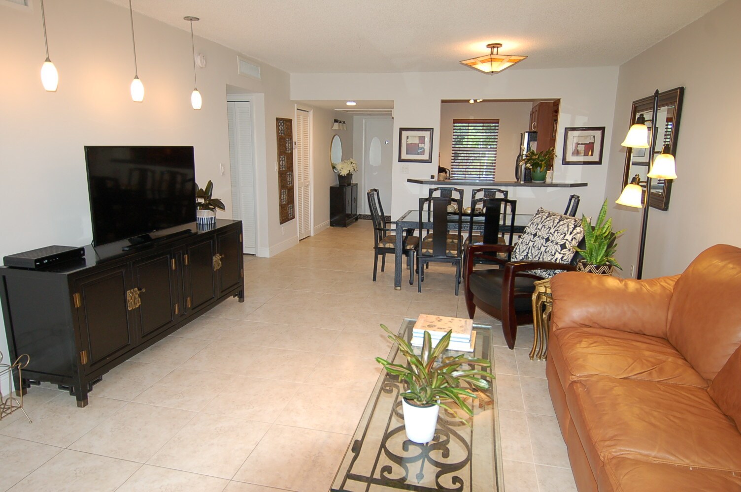 Building Photo - 575 Oaks Ln