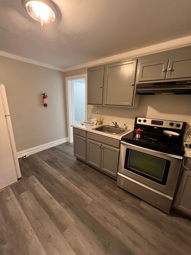 Building Photo - 240 E Hamilton St