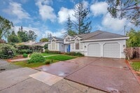 Building Photo - 954 Russell Ave