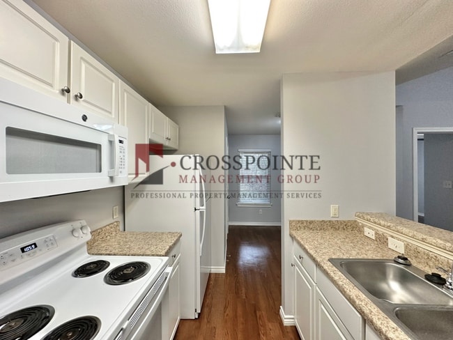 Building Photo - 3 Bedroom 2 Bath Duplex at Mansion Creek in Tyler! 1/2 off first full months rent