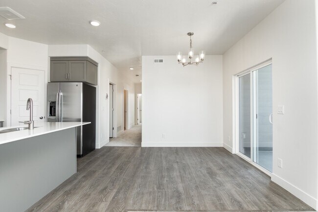 Building Photo - 362 S 1080 W
