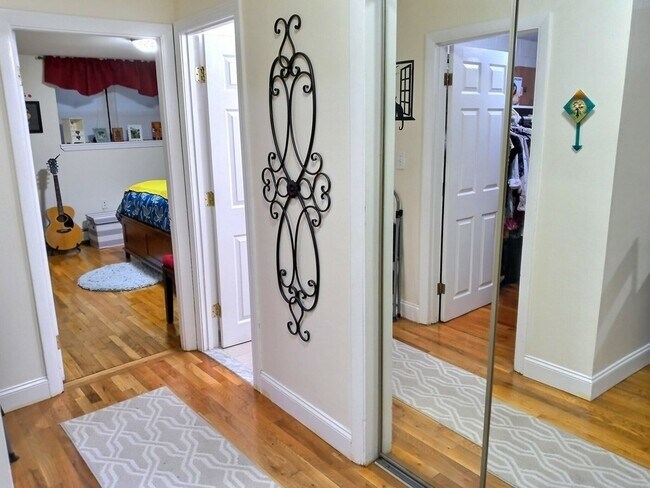 Building Photo - 1482 Beacon St