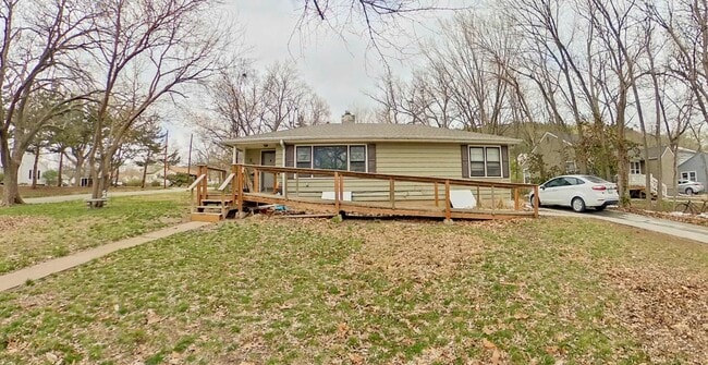 Building Photo - Patio + Fenced-In Yard+ Pet Friendly + Garage Parking + Washer & Dryer! Available August 1st!