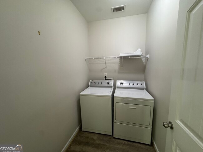 Building Photo - 632 Creek Pointe Drive