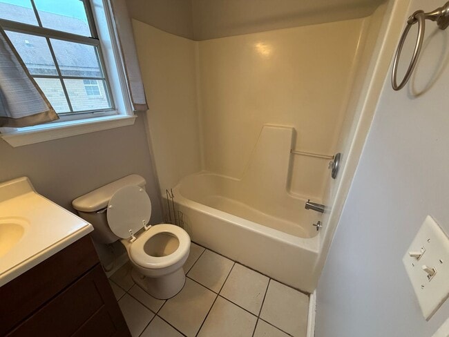 Building Photo - FOR RENT