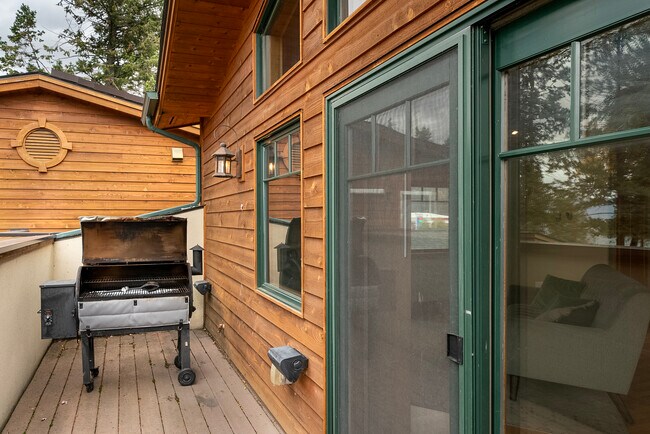 Building Photo - 150 Adams St