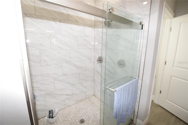 Building Photo - 642 Desmoines Ct