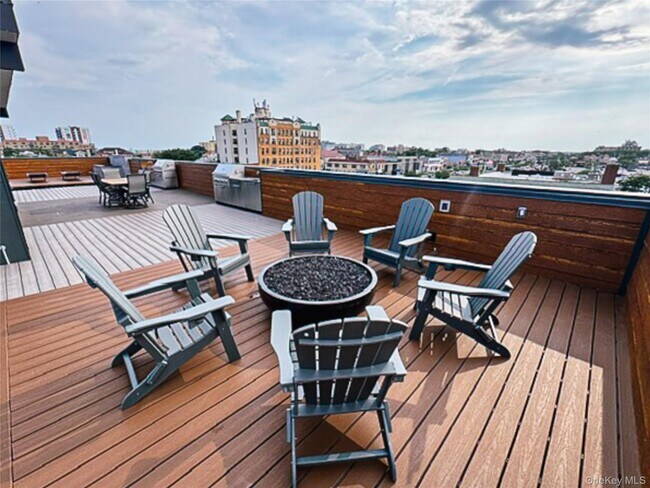 Building Photo - 135 E Park Ave