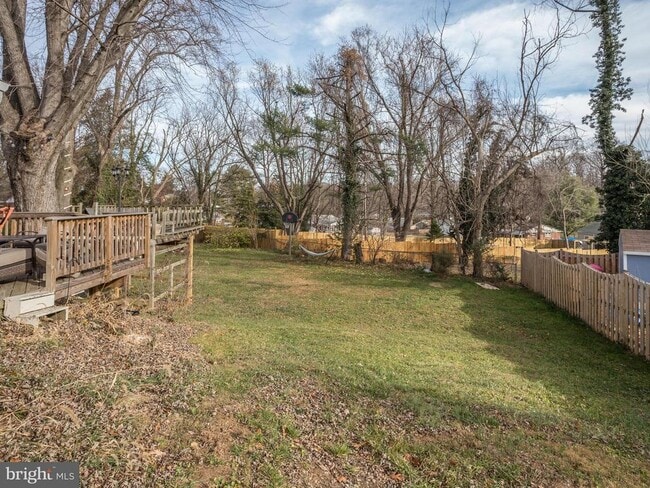 Building Photo - 3933 Fairview Dr