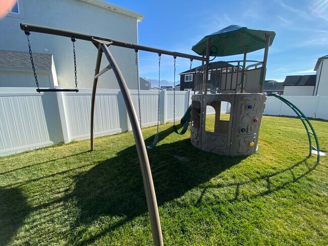 Building Photo - 238 E 370 N