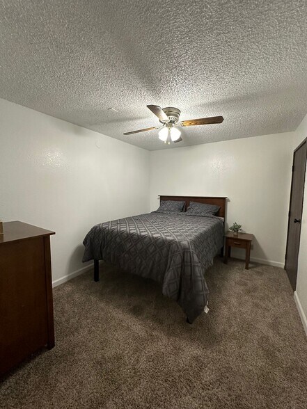 Building Photo - 2410 Rio Dr