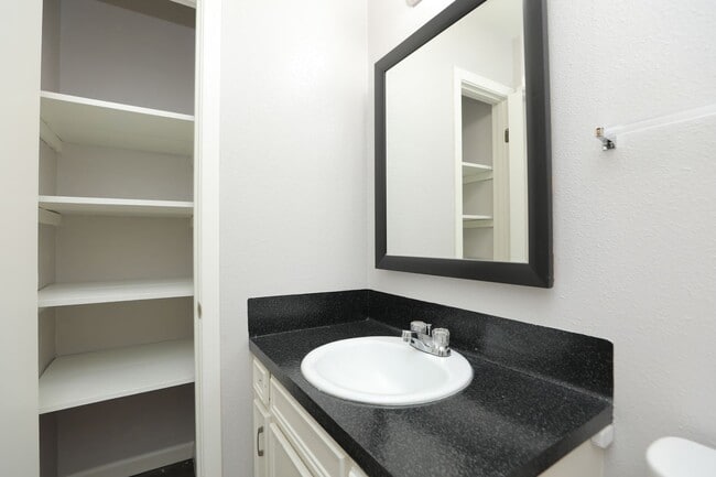 Building Photo - 3 bedroom 1.5 bathroom now available.