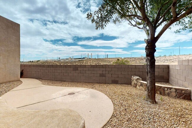 Building Photo - SE Rio Rancho 3 Bedroom  2 bath  2 car garage