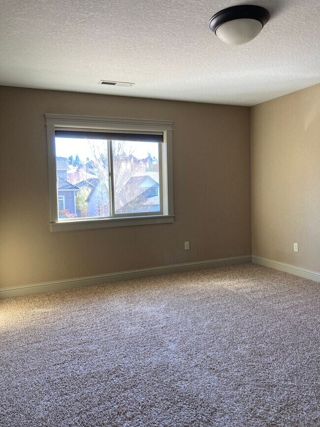 Building Photo - West Meadows Estate 2-Story Home in Salem
