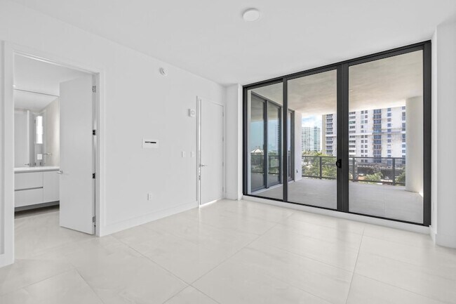Building Photo - 305 Briny Ave
