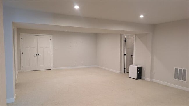Building Photo - 170 High Pointe Dr