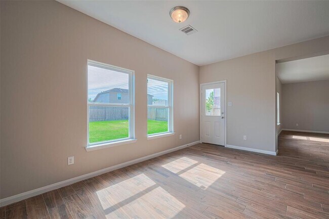 Building Photo - 5123 Oak Briar Ln