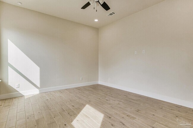 Building Photo - 412 Elcino Dr