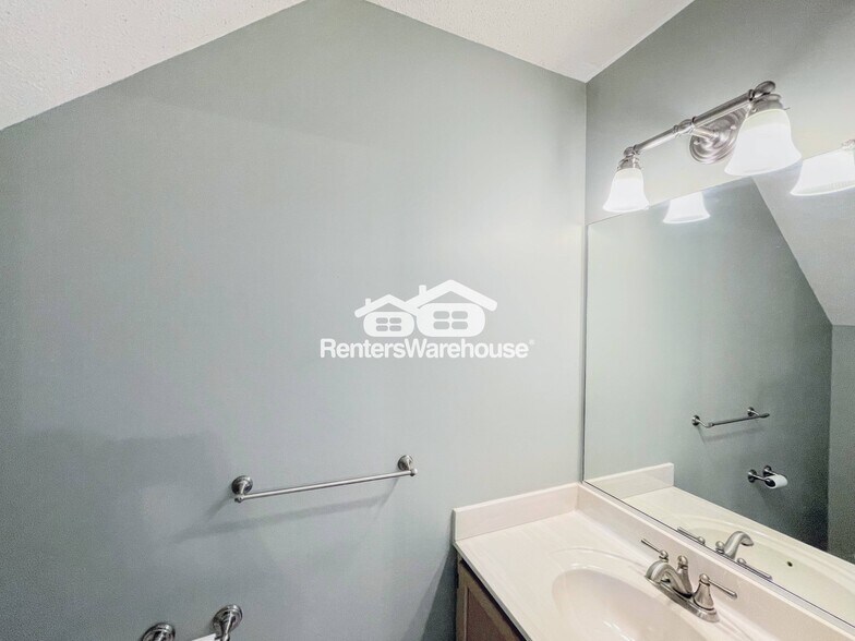 Building Photo - 631 Brisa Ct