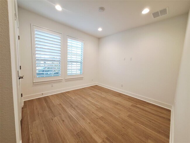 Building Photo - 1221 Brasano Pl