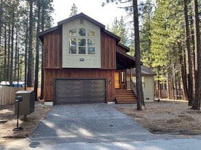 Building Photo - Beautiful and Well-Appointed, Furnished Ho...