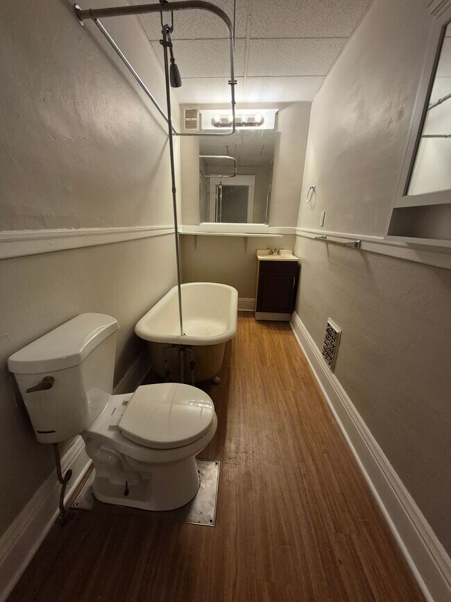 Building Photo - 268 Hamilton St