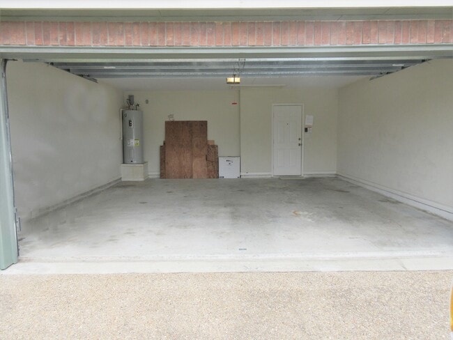 Building Photo - 5930 Cornell Dr