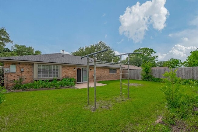 Building Photo - 2027 Briar Ridge Dr