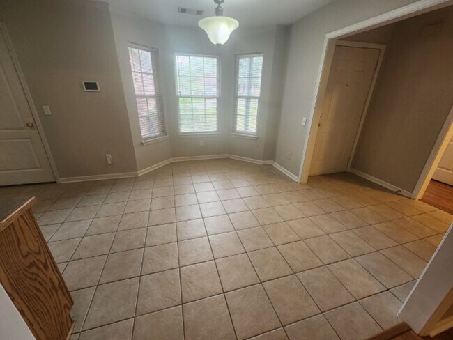 Building Photo - 701 Hidden Forest Dr