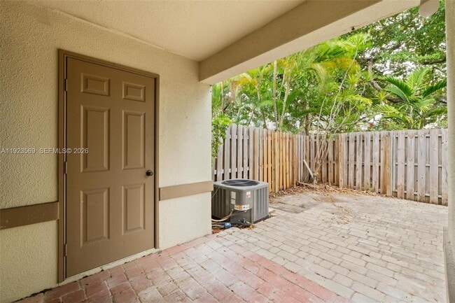 Building Photo - 390 City View Dr