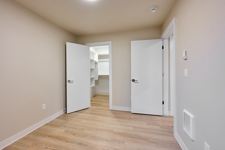 Building Photo - 1940 NW Grant Ave