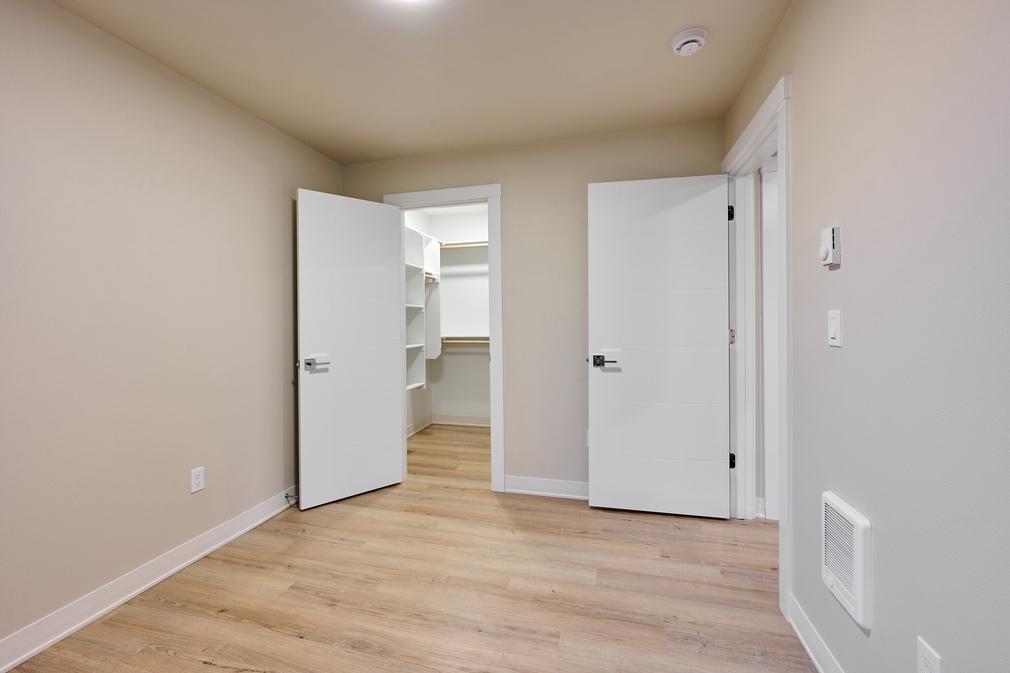 Building Photo - 1940 NW Grant Ave