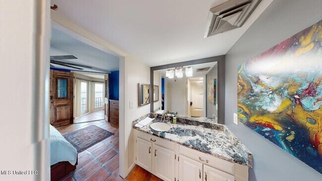 Building Photo - 520 Beach Blvd