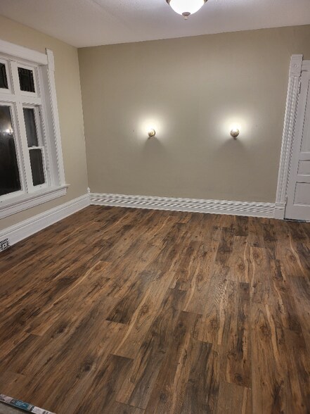 Building Photo - 1405 7th Ave