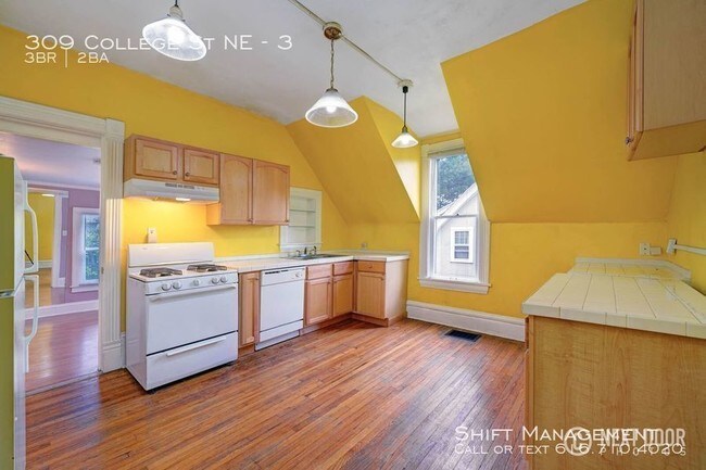Building Photo - 309 College Ave NE