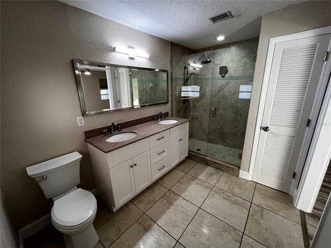 Building Photo - 1329 Medinah Ct