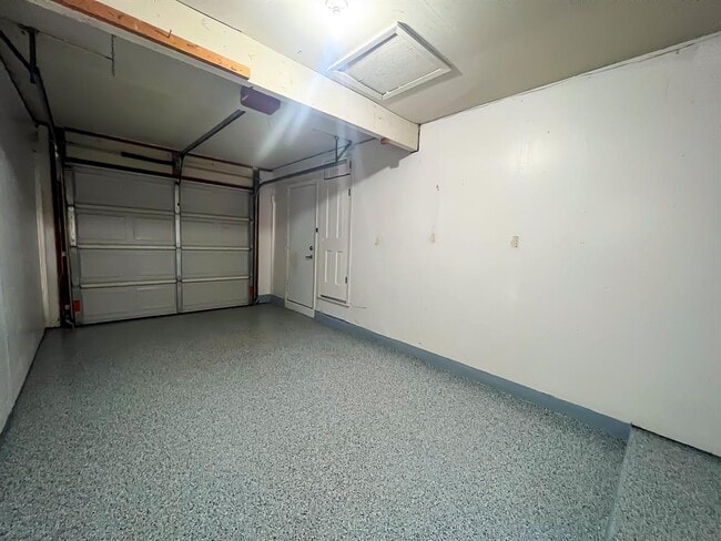 Building Photo - 8519 Shenandoah Dr