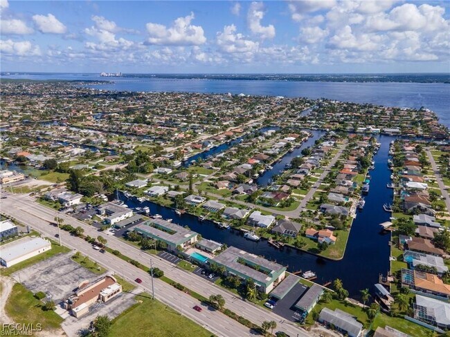 Building Photo - 3905 Del Prado Blvd S