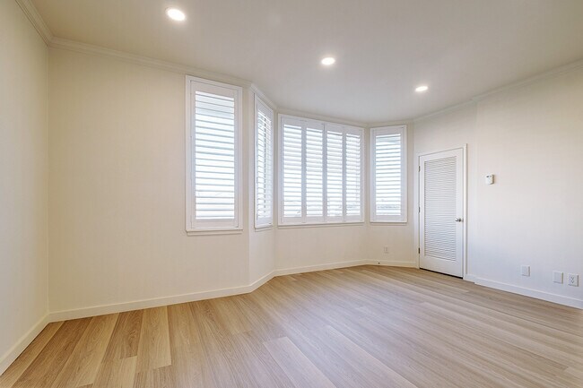 Building Photo - 2101 Baker St