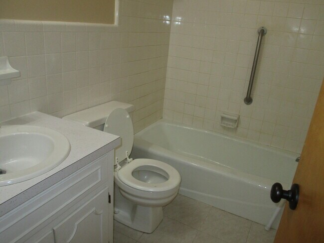 Building Photo - 4 Ashley St