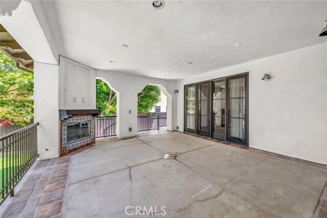 Building Photo - 221 Vía Alameda