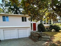 Building Photo - 202 Vashon Ave SE