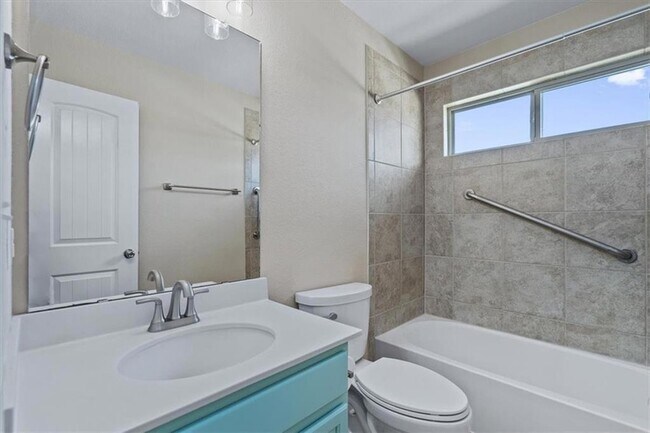 Building Photo - 519 Pinnacle Dr