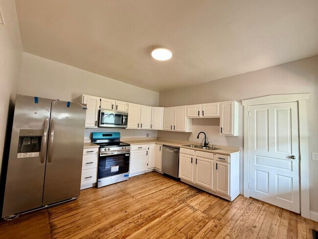 Building Photo - 37 N Kinzer Rd