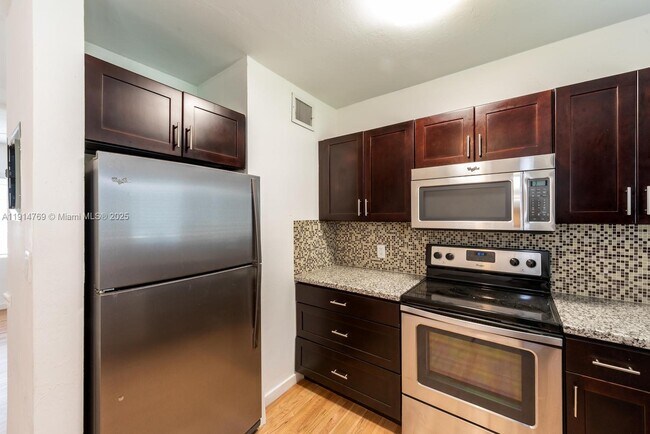 Building Photo - 7620 SW 55th Ave